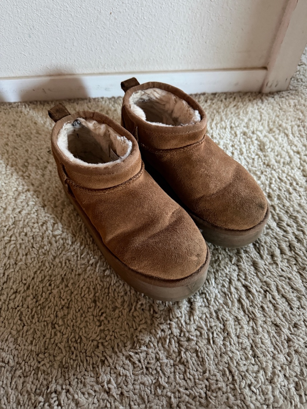 UGG ultra mini platform boots size 3Y